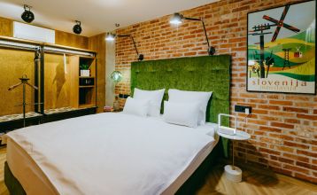 Hotel One66****
