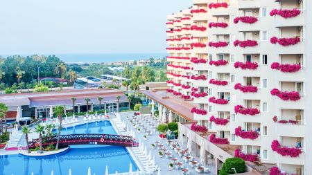 https://www.soccatours.com/at/media/catalog/product/cache/da432fc9ee79dfca32e073c2235ab4d7/1/7/17037-01-fussball-trainingslager-lara-hotel_grand_park_lara-aussenansicht.jpg