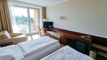https://www.soccatours.com/at/media/catalog/product/cache/da432fc9ee79dfca32e073c2235ab4d7/2/3/23020-10-fussball-trainingslager-radenci-thermenhotel-radin-zimmer-1.jpg