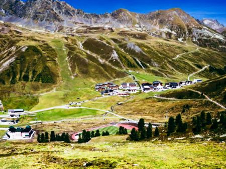 https://www.soccatours.com/at/media/catalog/product/cache/da432fc9ee79dfca32e073c2235ab4d7/f/u/fu_balltrainingslager_h_henleistungszentrum_k_htai_soccatours.jpg