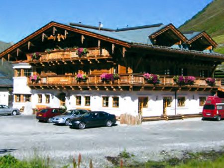 https://www.soccatours.com/at/media/catalog/product/cache/da432fc9ee79dfca32e073c2235ab4d7/f/u/fu_balltrainingslager_h_henleistungszentrum_k_htai_soccatours_3_.jpg