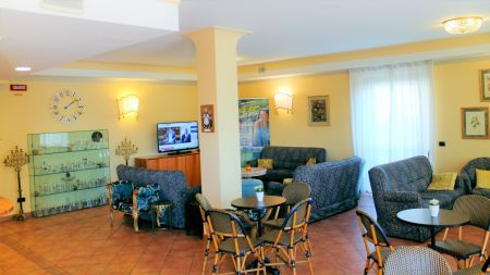 https://www.soccatours.com/at/media/catalog/product/cache/da432fc9ee79dfca32e073c2235ab4d7/f/u/fu_balltrainingslager_hotel_romantic_soccatours_2_.jpg