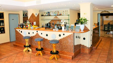 https://www.soccatours.com/at/media/catalog/product/cache/da432fc9ee79dfca32e073c2235ab4d7/f/u/fu_balltrainingslager_hotel_romantic_soccatours_8_.jpg