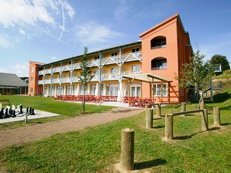 https://www.soccatours.com/at/media/catalog/product/cache/da432fc9ee79dfca32e073c2235ab4d7/f/u/fu_balltrainingslager_jufa_vulkanland_soccatours.jpg