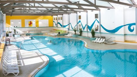 https://www.soccatours.com/at/media/catalog/product/cache/da432fc9ee79dfca32e073c2235ab4d7/f/u/fussballtrainingslager_grand_hotel_rogaska_soccatours6.jpg