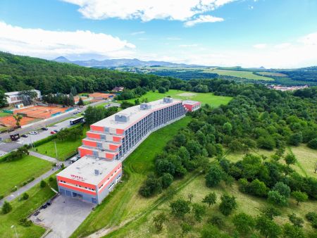 https://www.soccatours.com/at/media/catalog/product/cache/da432fc9ee79dfca32e073c2235ab4d7/f/u/fussballtrainingslager_hotel_panorama_teplice_soccatours.jpg