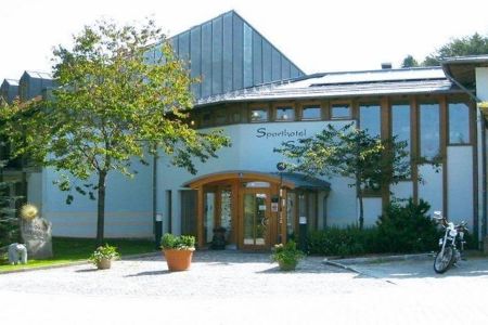 https://www.soccatours.com/at/media/catalog/product/cache/da432fc9ee79dfca32e073c2235ab4d7/f/u/fussballtrainingslager_hotel_sonnenhof_soccatours_2_.jpg
