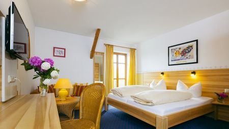 https://www.soccatours.com/at/media/catalog/product/cache/da432fc9ee79dfca32e073c2235ab4d7/f/u/fussballtrainingslager_landgasthof_zum_kirchenwirt_soccatours_2_.jpg