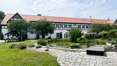 https://www.soccatours.com/at/media/catalog/product/cache/da432fc9ee79dfca32e073c2235ab4d7/f/u/fussballtrainingslager_penzion_karlsbad_soccatours2.jpg