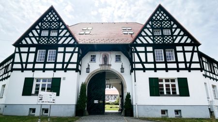 https://www.soccatours.com/at/media/catalog/product/cache/da432fc9ee79dfca32e073c2235ab4d7/f/u/fussballtrainingslager_penzion_karlsbad_soccatours3.jpg