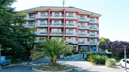 https://www.soccatours.com/at/media/catalog/product/cache/da432fc9ee79dfca32e073c2235ab4d7/f/u/fussballtrainingslager_san_simon_resort_soccatours2.jpg
