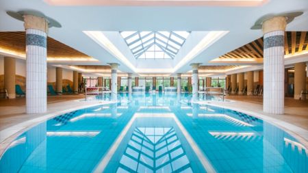 https://www.soccatours.com/at/media/catalog/product/cache/da432fc9ee79dfca32e073c2235ab4d7/h/o/hotel_aquarell_16017-30-fussball-trainingslager-cegled-hotel-auqarell-wellness-01.jpg