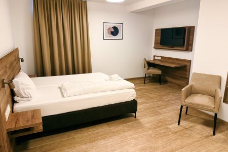 https://www.soccatours.com/at/media/catalog/product/cache/da432fc9ee79dfca32e073c2235ab4d7/l/a/landhotel_imhof_soccatours_6__1.jpg