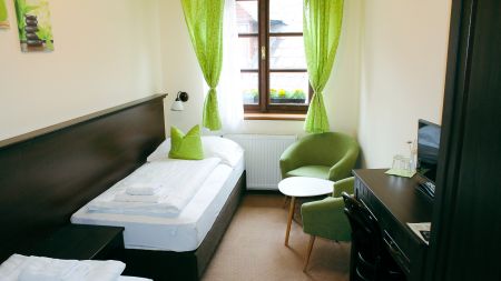 https://www.soccatours.com/at/media/catalog/product/cache/da432fc9ee79dfca32e073c2235ab4d7/s/c/schwimmtrainingslager_hotel_koruna5_1.jpg