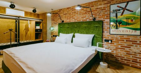 Hotel One66****