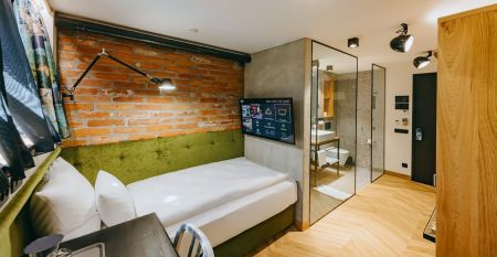 Hotel One66****