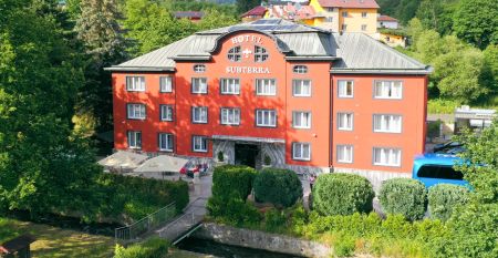Hotel Subterra***