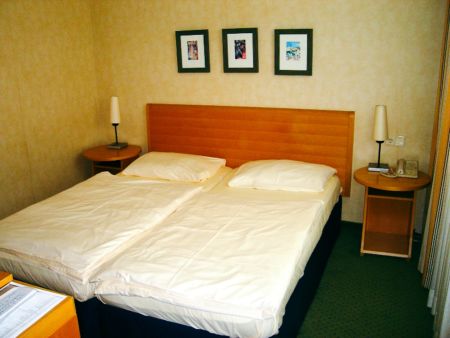 https://www.soccatours.com/de/media/catalog/product/cache/da432fc9ee79dfca32e073c2235ab4d7/f/u/fu_balltrainingslager_aktiv_park_g_ssing_soccatours_3_.jpg