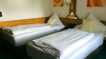 https://www.soccatours.com/de/media/catalog/product/cache/da432fc9ee79dfca32e073c2235ab4d7/f/u/fu_balltrainingslager_gasthof_maisberger_soccatours_4_.jpg