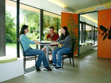 https://www.soccatours.com/de/media/catalog/product/cache/da432fc9ee79dfca32e073c2235ab4d7/f/u/fu_balltrainingslager_junges_hotel_soccatours_8_.jpg