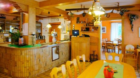 https://www.soccatours.com/de/media/catalog/product/cache/da432fc9ee79dfca32e073c2235ab4d7/f/u/fu_balltrainingslager_rammersweier_hof_soccatours_2_.jpg