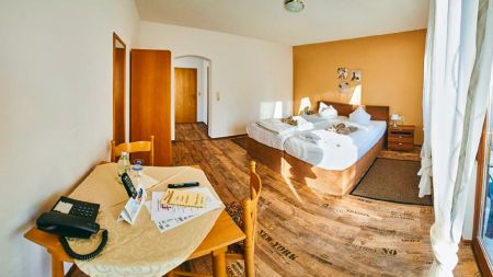 https://www.soccatours.com/de/media/catalog/product/cache/da432fc9ee79dfca32e073c2235ab4d7/f/u/fu_balltrainingslager_rammersweier_hof_soccatours_6_.jpg