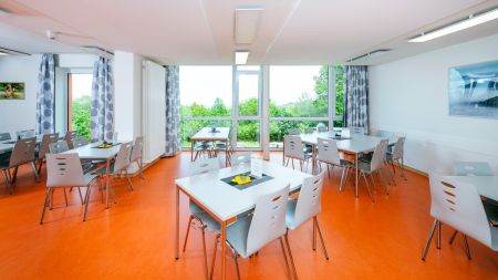 https://www.soccatours.com/de/media/catalog/product/cache/da432fc9ee79dfca32e073c2235ab4d7/f/u/fussballtrainingslager_g_ppingen_hohenstaufen_4_.jpg