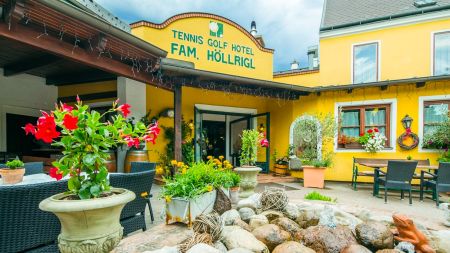 https://www.soccatours.com/de/media/catalog/product/cache/da432fc9ee79dfca32e073c2235ab4d7/f/u/fussballtrainingslager_hotel_hoellrigl_soccatours.jpg