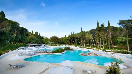 https://www.soccatours.com/de/media/catalog/product/cache/da432fc9ee79dfca32e073c2235ab4d7/f/u/fussballtrainingslager_hotel_lone_soccatours3.jpg