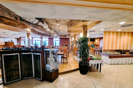 https://www.soccatours.com/de/media/catalog/product/cache/da432fc9ee79dfca32e073c2235ab4d7/f/u/fussballtrainingslager_hotel_primavera_soccatours14.jpg