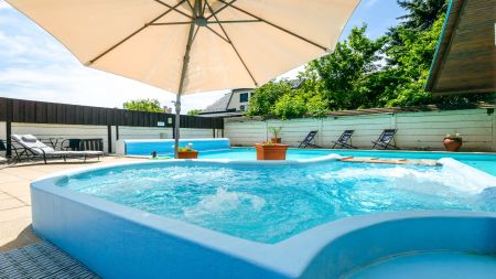 https://www.soccatours.com/de/media/catalog/product/cache/da432fc9ee79dfca32e073c2235ab4d7/f/u/fussballtrainingslager_pension_diana9.jpg