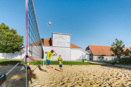 https://www.soccatours.com/de/media/catalog/product/cache/da432fc9ee79dfca32e073c2235ab4d7/f/u/fussballtrainingslager_tagung_blaubeuren_soccatours2.jpg