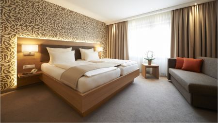 https://www.soccatours.com/de/media/catalog/product/cache/da432fc9ee79dfca32e073c2235ab4d7/h/a/hanauerhofzimmer2.jpg