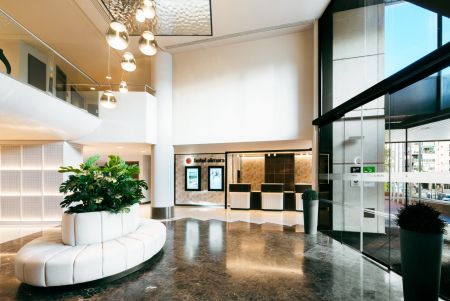 https://www.soccatours.com/de/media/catalog/product/cache/da432fc9ee79dfca32e073c2235ab4d7/h/o/hotel_alimara_barcelona_soccatours_3_.jpg