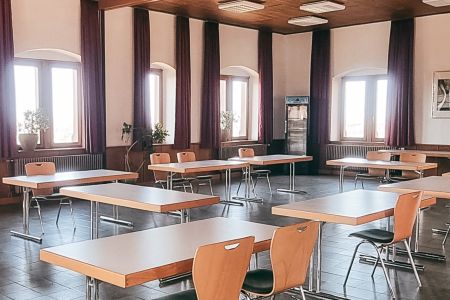 https://www.soccatours.com/de/media/catalog/product/cache/da432fc9ee79dfca32e073c2235ab4d7/s/c/schloss_ortenberg_soccatours_4_.jpg
