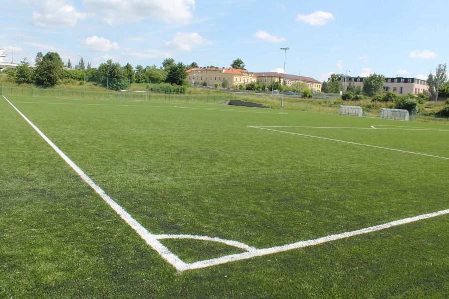 Kunstrasenplatz Pisek