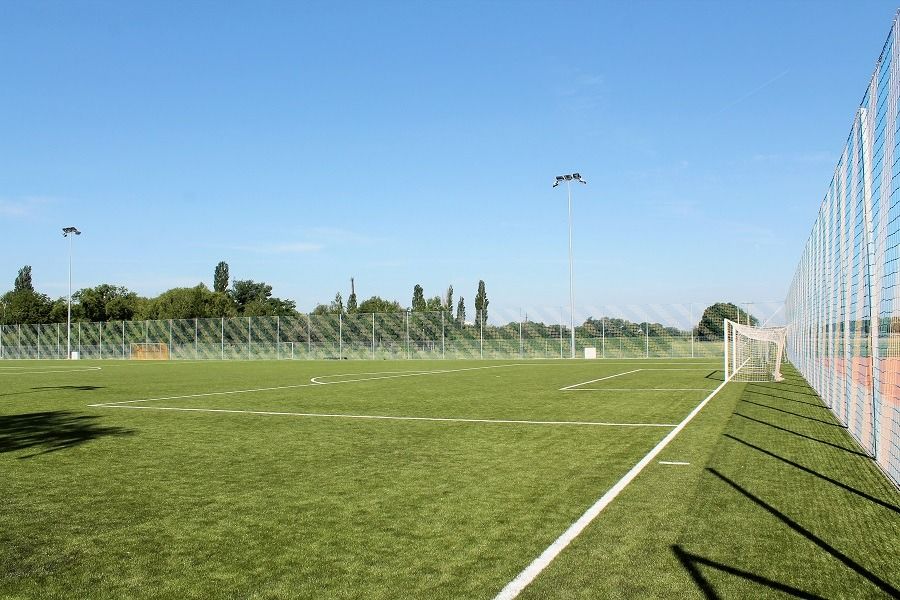 Kunstrasenplatz Akademie