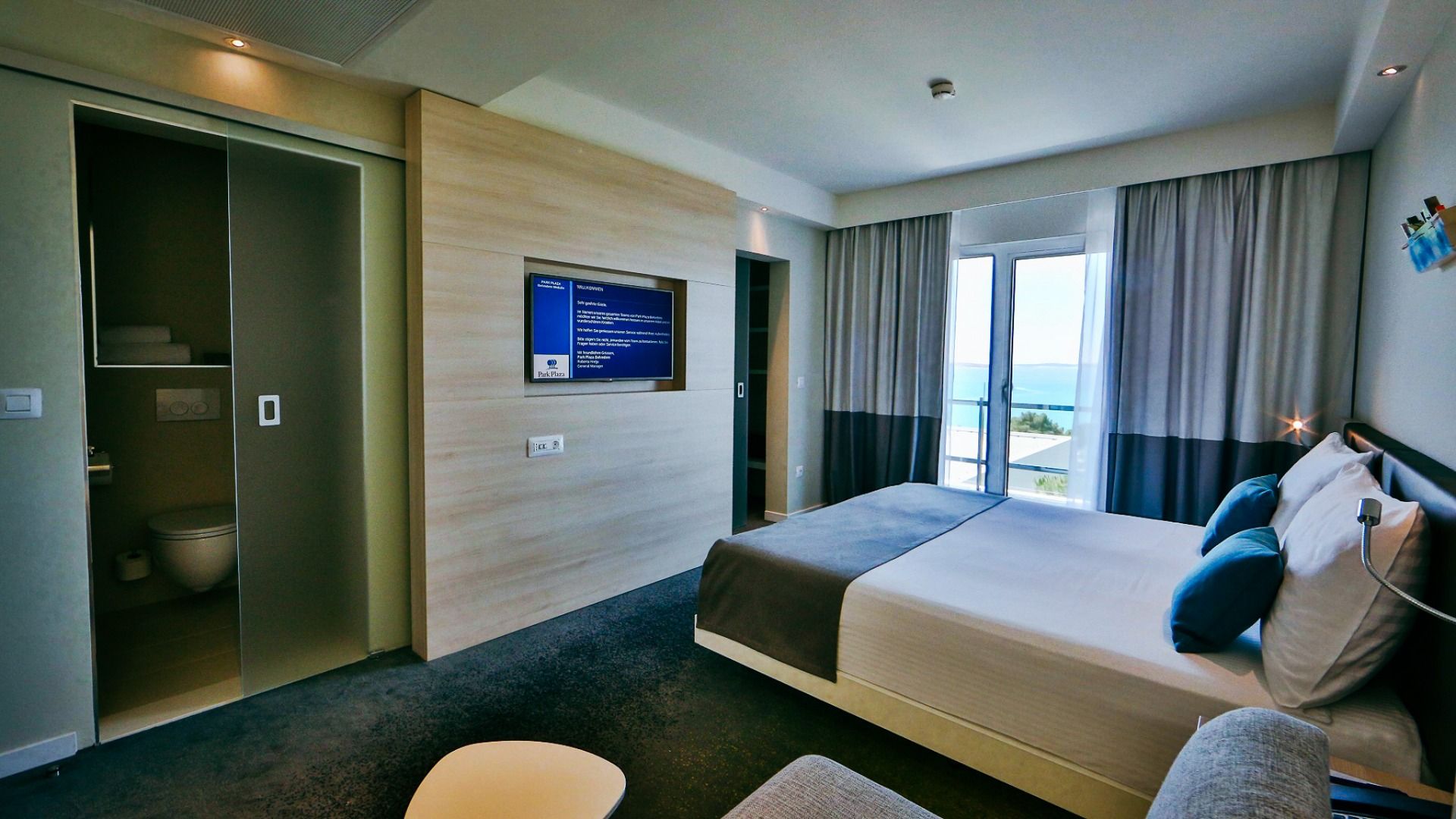 Trainingslager Medulin, Kroatien - Schlafzimmer mit Aussicht auf das Meer im Hotel Park Plaza Belvedere