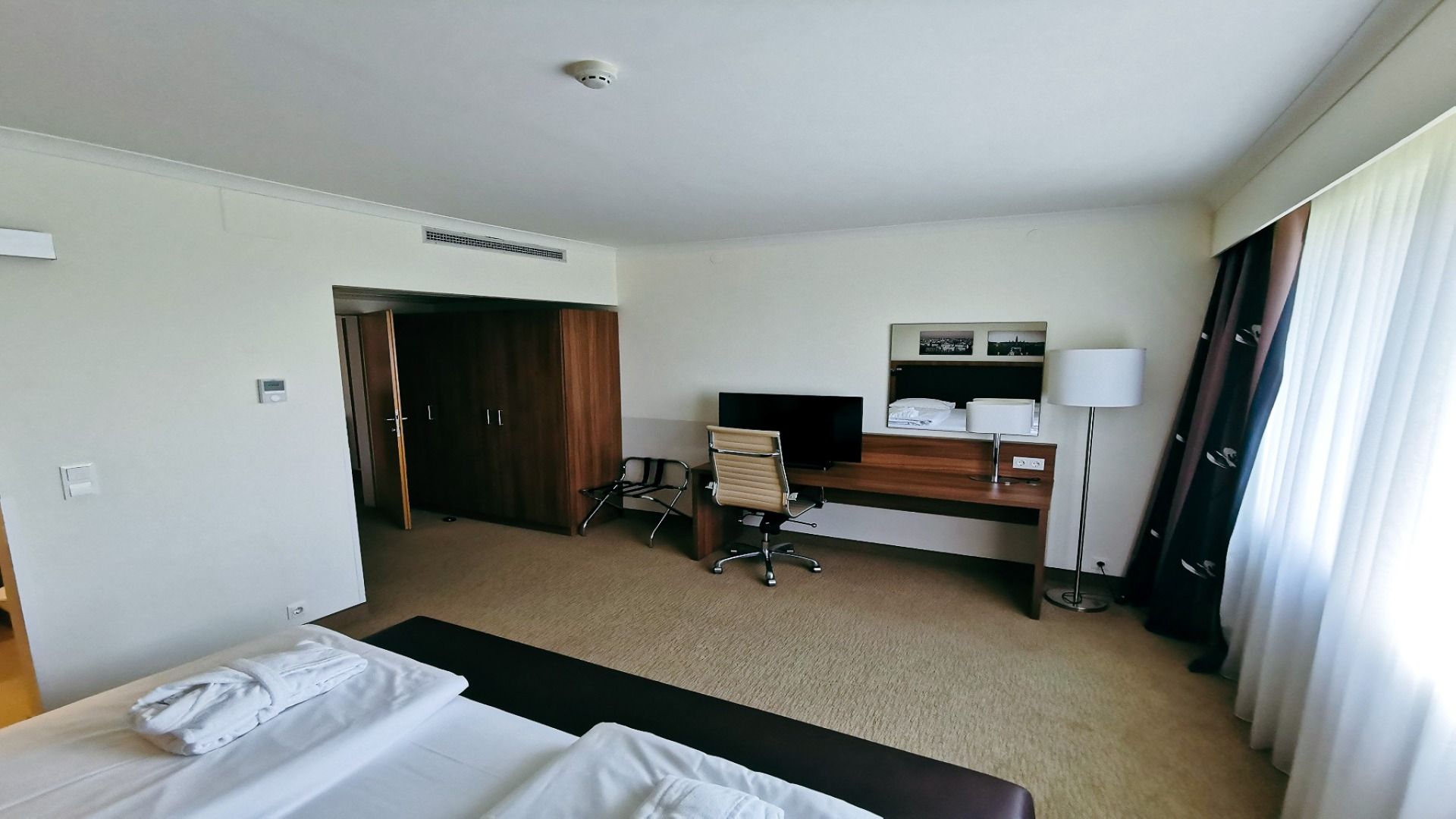 Plaza Premium Vienna****