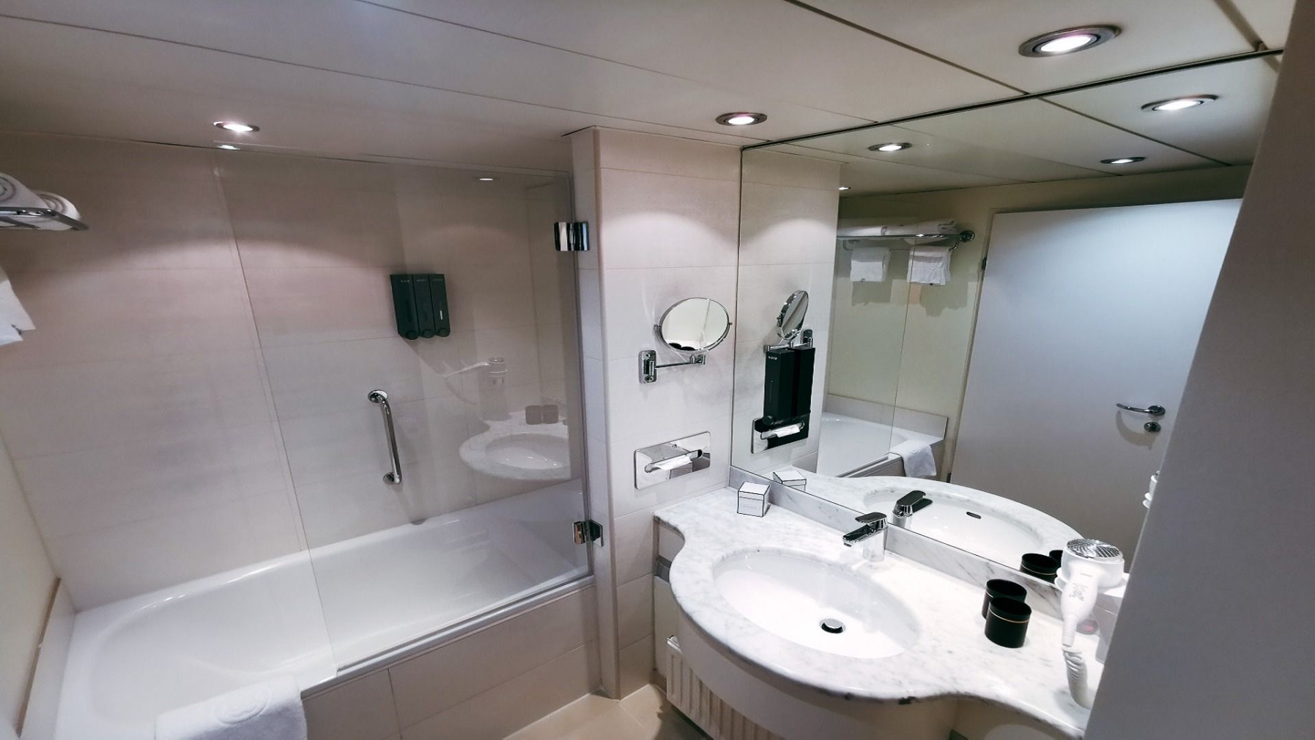 Plaza Premium Vienna****