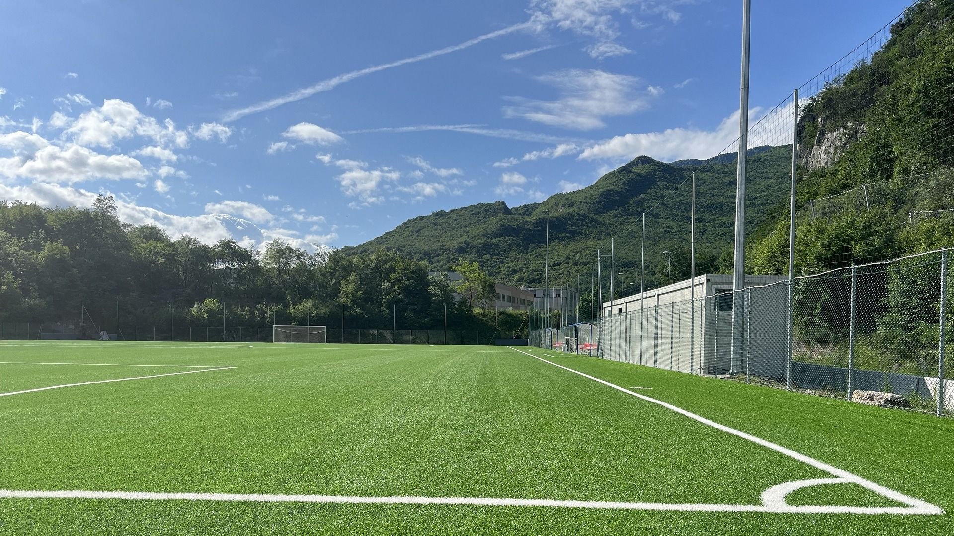 Kunstrasenplatz Nago