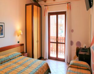 Hotel Romantic*** Image four