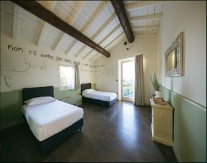 Hotel La Boheme Chambres**** Image two