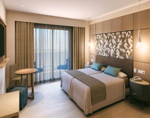 Hotel Barrosa Park Image three