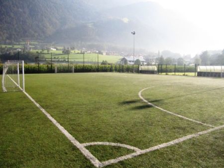 Kleiner Kunstrasen Freienfeld