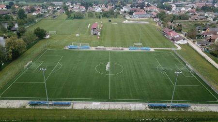 Kunstrasenplatz Bük