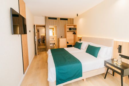 https://www.soccatours.com/en/media/catalog/product/cache/da432fc9ee79dfca32e073c2235ab4d7/h/o/hotel_gaudea_soccatours_5__1.jpg