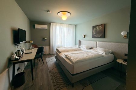 https://www.soccatours.com/en/media/catalog/product/cache/da432fc9ee79dfca32e073c2235ab4d7/m/e/mercure_hotel_pforzheim_soccatours_7_.jpg