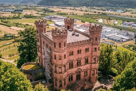 https://www.soccatours.com/en/media/catalog/product/cache/da432fc9ee79dfca32e073c2235ab4d7/s/c/schloss_ortenberg_soccatours.jpg