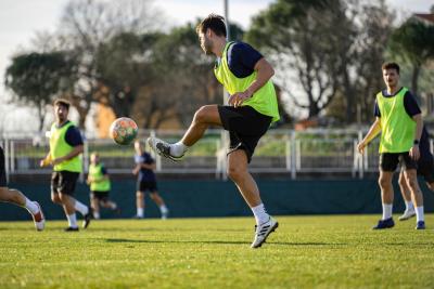 Summer training camps at home or away: the crucial difference